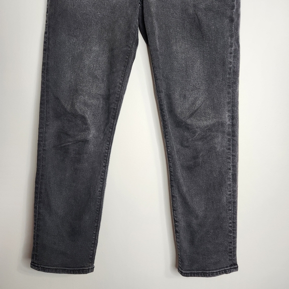 American Eagle Outfitters Vintage Black Wash Mom High Rise Jeans Size 6R - Picture 2 of 13